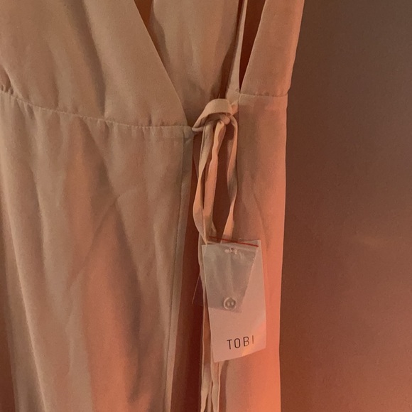 Beautiful open back tobi maxi dress - Picture 3 of 3